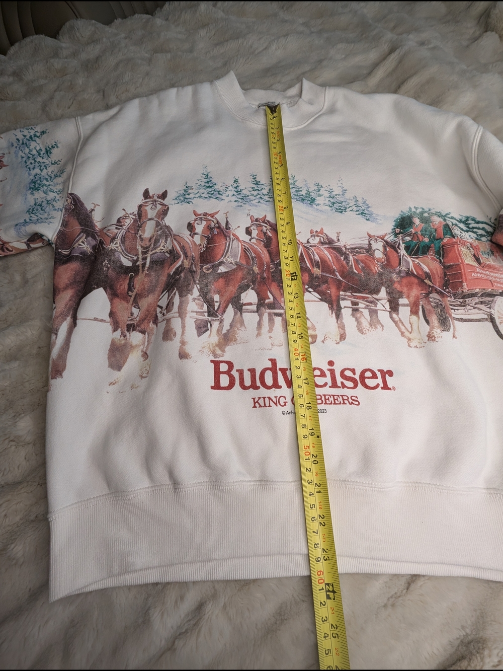 Abercrombie & Fitch Oversized Budweiser Clydesdale Holiday Graphic - Picture 15 of 16